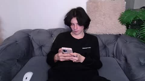 Snapshot of iwillfall_ chatting on February 14, 2025, 7:33 pm Maxim online show from February 14, 2025, 7:33 pm