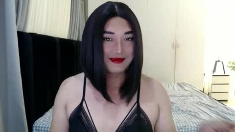 iya_hermosa online show from April 15, 2026, 12:23 pm