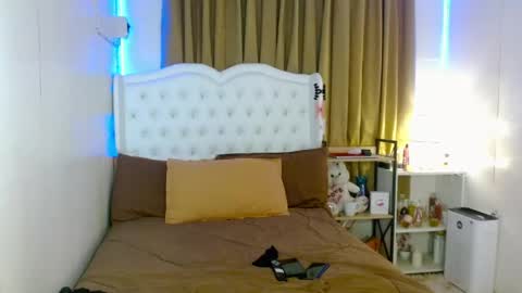 iyotara_miyaka online show from May 25, 2026, 11:00 pm