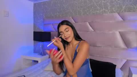 Snapshot of izanthorne chatting on July 7, 2026, 12:42 pm Izan Thorne online show from July 7, 2026, 12:42 pm