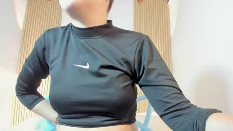 Snapshot of izelevans chatting on February 9, 2026, 11:58 am izelevans online show from February 9, 2026, 11:58 am