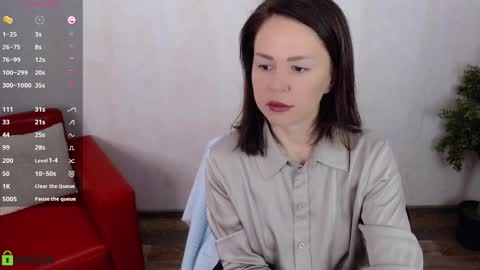 Queen of nylon  Victoria online show from November 29, 2025, 5:21 am