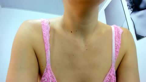 Snapshot of izzy_cum chatting on December 22, 2024, 4:17 pm Izzy online show from December 22, 2024, 4:17 pm