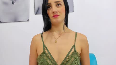 Snapshot of izzy_cum chatting on February 1, 2025, 1:20 pm Izzy online show from February 1, 2025, 1:20 pm