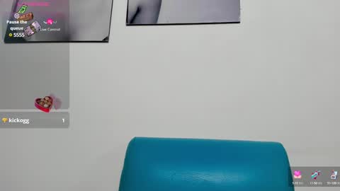 Snapshot of izzy_cum chatting on February 2, 2025, 7:35 pm Izzy online show from February 2, 2025, 7:35 pm