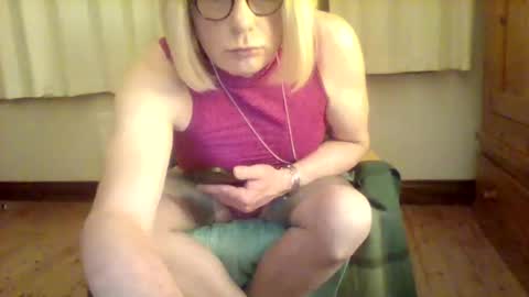izzy_mchoney online show from May 16, 2026, 12:07 am
