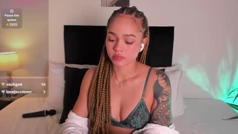 Snapshot of izzy_vega chatting on March 6, 2025, 1:58 am Izzy vega online show from March 6, 2025, 1:58 am