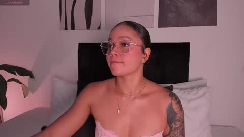 Snapshot of izzy_vega chatting on October 1, 2025, 1:11 am Izzy vega online show from October 1, 2025, 1:11 am