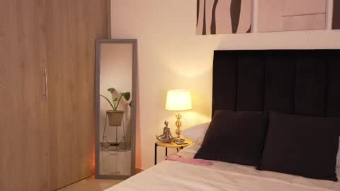 Izzy vega  online show from April 1, 2026, 12:44 am