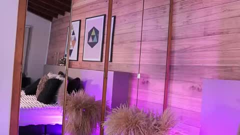 Snapshot of izzywild1 chatting on November 19, 2025, 11:21 am izzywild1 online show from November 19, 2025, 11:21 am