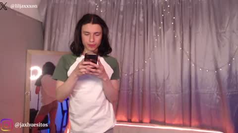 Snapshot of j_a_x_x_x_o_n chatting on June 11, 2026, 1:42 pm Hey im Jaxxxon check my info online show from June 11, 2026, 1:42 pm