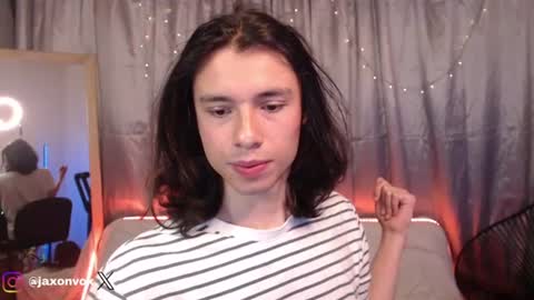 Snapshot of j_a_x_x_x_o_n chatting on June 16, 2026, 11:57 am Hey im Jaxxxon check my info online show from June 16, 2026, 11:57 am