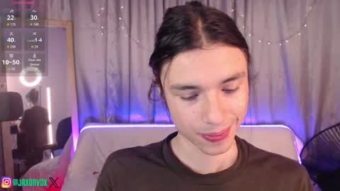 Snapshot of j_a_x_x_x_o_n chatting on July 3, 2026, 11:38 am Hey im Jaxxxon check my info online show from July 3, 2026, 11:38 am