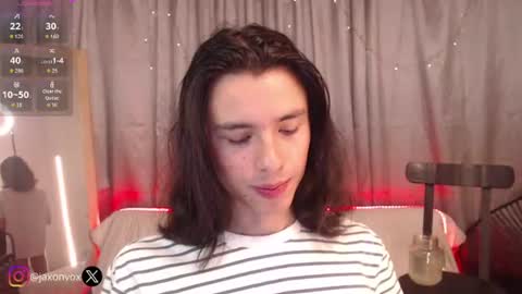 Snapshot of j_a_x_x_x_o_n chatting on July 23, 2026, 1:42 pm Hey im Jaxxxon check my info online show from July 23, 2026, 1:42 pm