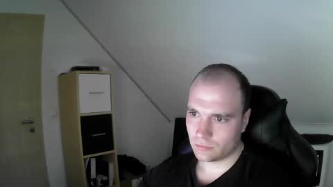 here4y online show from November 21, 2025, 9:19 am