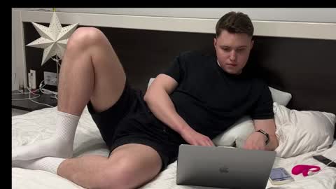 Snapshot of j_lyle_x chatting on May 1, 2026, 7:07 pm j_lyle_x online show from May 1, 2026, 7:07 pm