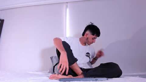 j_martony online show from November 25, 2025, 12:05 pm