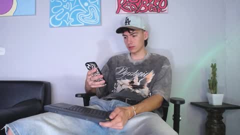 INDEPENDENT MODEL online show from December 13, 2024, 2:16 pm