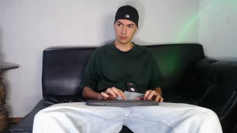 INDEPENDENT MODEL online show from December 24, 2024, 11:28 am