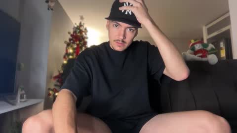 INDEPENDENT MODEL online show from December 5, 2025, 9:51 am