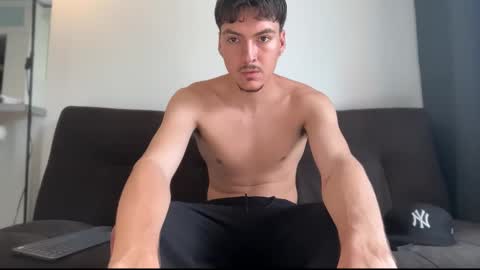 INDEPENDENT MODEL online show from January 5, 2026, 5:27 pm