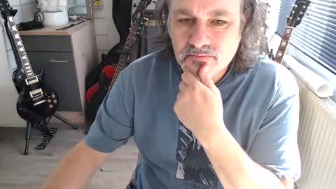 Jack independent model  online show from April 12, 2026, 12:21 pm