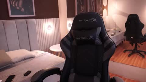 Jackson Bell online show from October 1, 2025, 12:44 pm