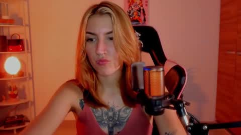 Snapshot of jacky_croft chatting on January 30, 2025, 4:06 am Linda Sofia help me get to 100 thumbs up online show from January 30, 2025, 4:06 am