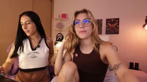 Snapshot of jacky_croft chatting on November 3, 2025, 5:42 am Linda Sofia help me get to 100 thumbs up online show from November 3, 2025, 5:42 am