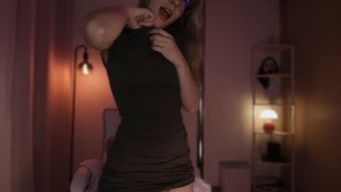 Linda Sofia help me get to 100 thumbs up online show from February 14, 2026, 2:41 am