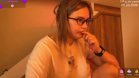 jacywinslat online show from May 5, 2026, 8:44 am