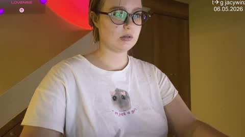 jacywinslat online show from May 7, 2026, 11:37 am