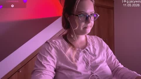jacywinslat online show from May 11, 2026, 2:12 pm