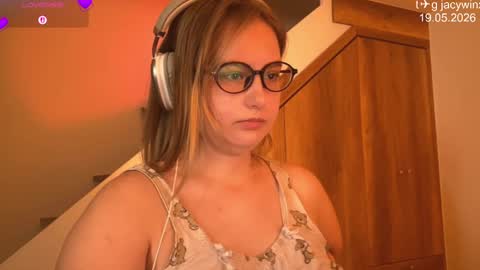 jacywinslat online show from May 19, 2026, 6:42 am