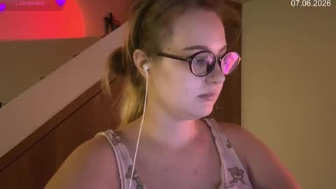 jacywinslat online show from June 7, 2026, 1:26 pm