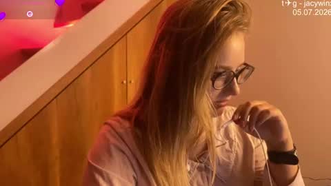 jacywinslat online show from July 5, 2026, 7:32 pm