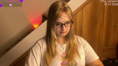 jacywinslat online show from July 8, 2026, 8:24 pm