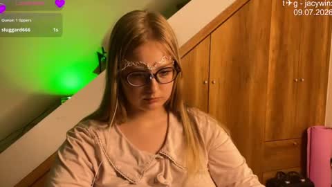 jacywinslat online show from July 9, 2026, 2:21 pm