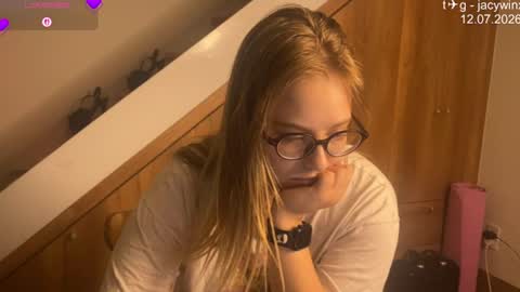 jacywinslat online show from July 13, 2026, 2:20 pm