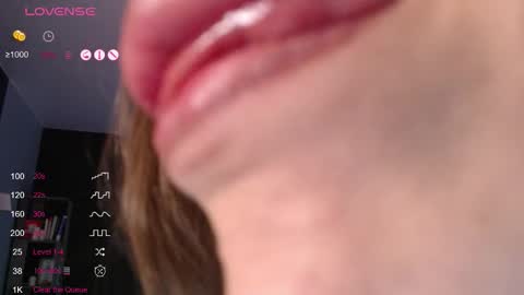 Snapshot of jade__swift chatting on September 28, 2025, 2:33 pm Jade online show from September 28, 2025, 2:33 pm