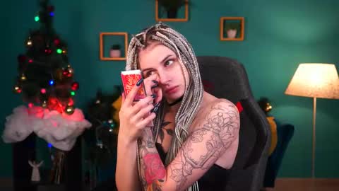 jade_castle online show from December 15, 2024, 1:13 am