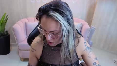 Jade  online show from October 14, 2025, 4:13 am