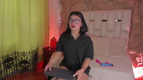 Snapshot of jade_nm chatting on October 11, 2025, 12:58 pm ade online show from October 11, 2025, 12:58 pm