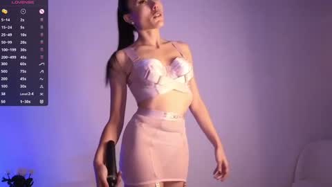 Snapshot of jade_paris chatting on October 5, 2025, 11:41 am Jade Paris online show from October 5, 2025, 11:41 am