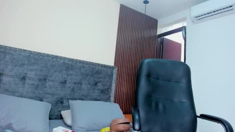 karlla scarlet online show from February 24, 2026, 1:42 pm