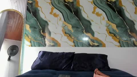 jade_stone12 online show from May 25, 2026, 7:31 pm