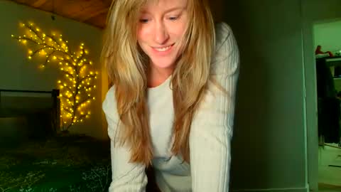 jadeamaryllis_ online show from April 4, 2026, 2:14 pm