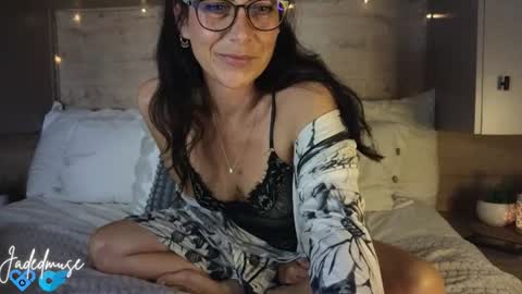 Snapshot of jadedmuse chatting on July 9, 2026, 9:08 pm Jade online show from July 9, 2026, 9:08 pm