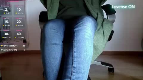 Jadefxxt online show from December 18, 2025, 2:56 pm