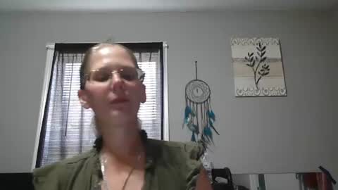 JadeLuv online show from June 19, 2026, 5:28 pm
